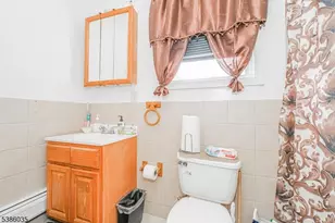 21 Gladstone Ave, Newark, NJ 07106 - Photo 9