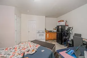 21 Gladstone Ave, Newark, NJ 07106 - Photo 5