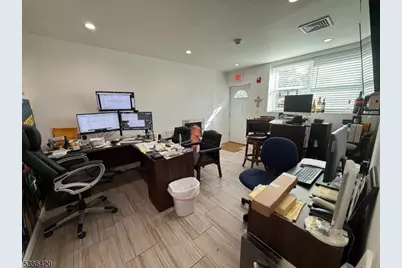 595 New York Ave, Lyndhurst Township, NJ 07071 - Photo 3