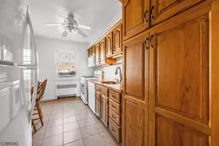 6 Gainesborough, River Edge, NJ 07661 - Photo 9