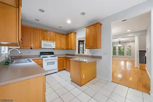 790 Green Ln, Union Township, NJ 07083 - Photo 11