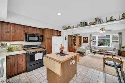 92 Lakeview Ter, Oakland, NJ 07436 - Photo 9