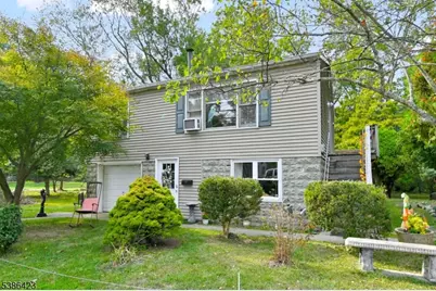 92 Lakeview Ter, Oakland, NJ 07436 - Photo 1