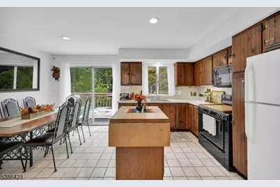 92 Lakeview Ter, Oakland, NJ 07436 - Photo 7