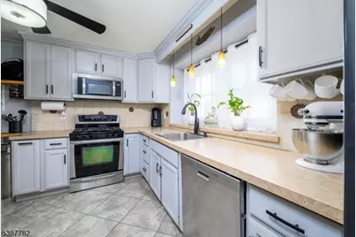 920 Robin Rd, Hillsborough Township, NJ 08844 - Photo 7