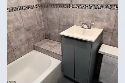 162 Parker St, Newark, NJ 07104 - Photo 11