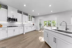 58 Oakwood Blvd, Union Township, NJ 08827 - Photo 9