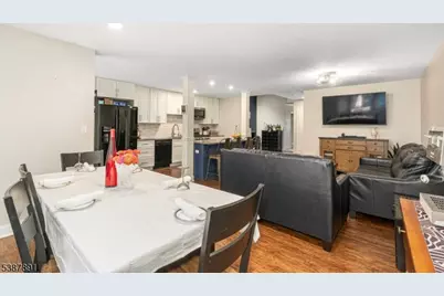 402 Clark Cir, Raritan Township, NJ 08822 - Photo 11