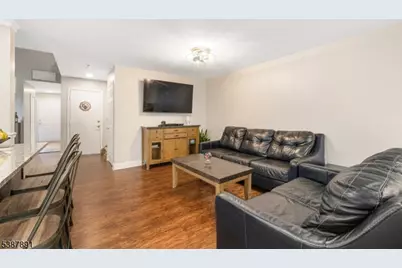 402 Clark Cir, Raritan Township, NJ 08822 - Photo 7