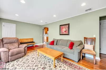 22 Chestnut St, Bloomingdale, NJ 07403 - Photo 3