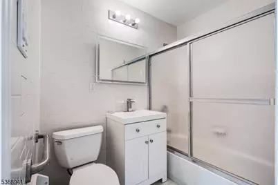 8 Stephenville Pkwy, Edison, NJ 08820 - Photo 39