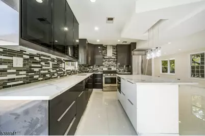 8 Stephenville Pkwy, Edison, NJ 08820 - Photo 5