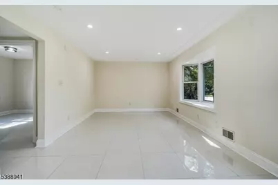 8 Stephenville Pkwy, Edison, NJ 08820 - Photo 13