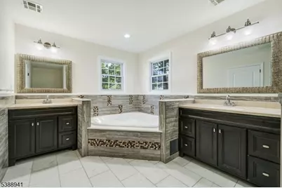 8 Stephenville Pkwy, Edison, NJ 08820 - Photo 29