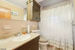 212 N Jackson Ave, North Plainfield, NJ 07060 - Photo 7