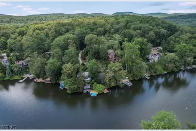 151 Pine Tree Rd, Bloomingdale, NJ 07403 - Photo 13