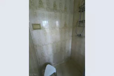 85 Grove St, South Hackensack Township, NJ 07606 - Photo 19