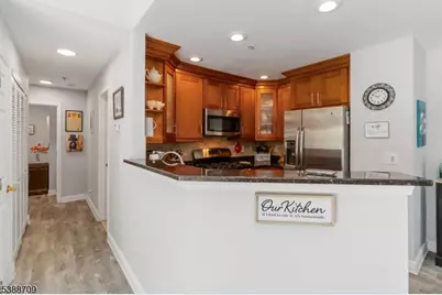 68 Mountainside Dr, Pompton Lakes, NJ 07442 - Photo 5