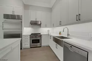 3 Somerset Ln-Glass House, Edgewater, NJ 07020 - Photo 11