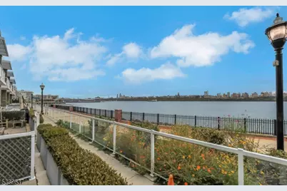 3 Somerset Ln-Glass House #109, Edgewater, NJ 07020 - Photo 43