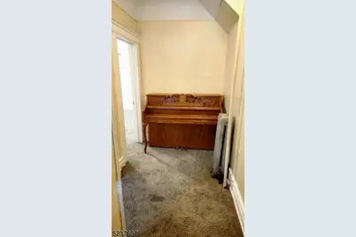 28 Rhode Island Ave, East Orange, NJ 07018 - Photo 9