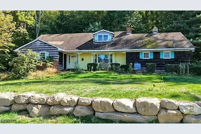 16 Mott Dr, Vernon, NJ 07462 - Photo 1