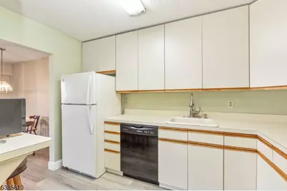 10 N Wood Ave #312, Linden, NJ 07036 - Photo 9