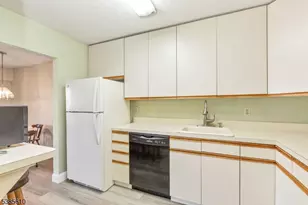 10 N Wood Ave, Linden, NJ 07036 - Photo 9