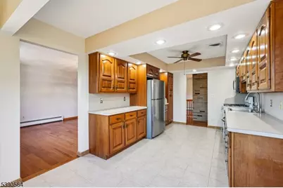 8 Cambridge Rd, Totowa, NJ 07512 - Photo 11