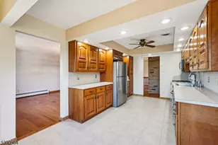 8 Cambridge Rd, Totowa, NJ 07512 - Photo 11