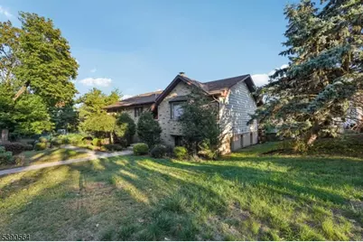 8 Cambridge Rd, Totowa, NJ 07512 - Photo 3