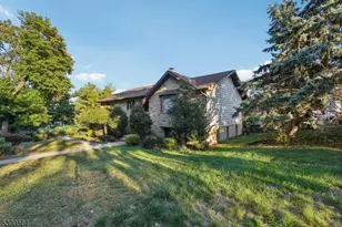 8 Cambridge Rd, Totowa, NJ 07512 - Photo 3