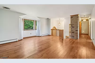 8 Cambridge Rd, Totowa, NJ 07512 - Photo 5