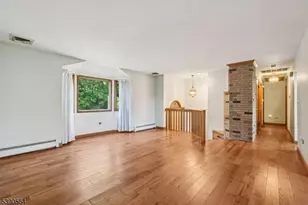 8 Cambridge Rd, Totowa, NJ 07512 - Photo 5