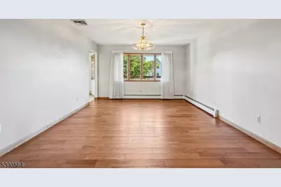 8 Cambridge Rd, Totowa, NJ 07512 - Photo 7