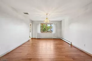 8 Cambridge Rd, Totowa, NJ 07512 - Photo 7