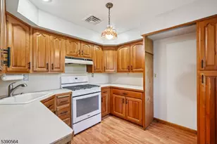 8 Cambridge Rd, Totowa, NJ 07512 - Photo 23