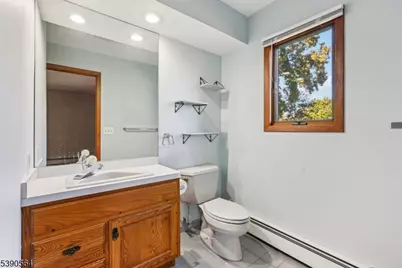 8 Cambridge Rd, Totowa, NJ 07512 - Photo 15