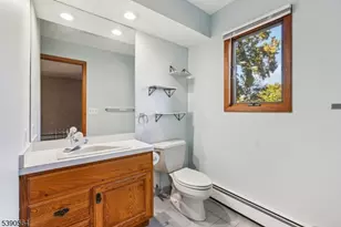 8 Cambridge Rd, Totowa, NJ 07512 - Photo 15