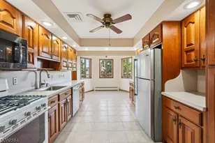 8 Cambridge Rd, Totowa, NJ 07512 - Photo 9