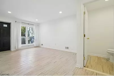 5 Rider Ct, Newark, NJ 07103 - Photo 11