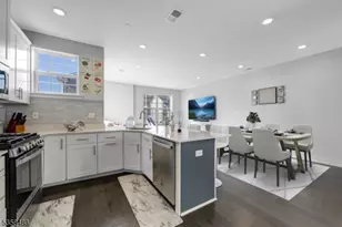 17 Veterans Wy, Morris Plains, NJ 07950 - Photo 5