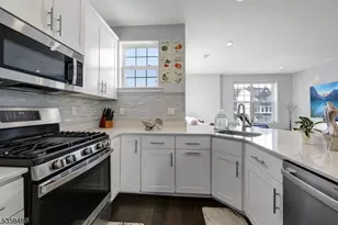 17 Veterans Wy, Morris Plains, NJ 07950 - Photo 3