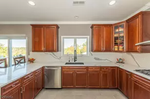 10 Salmon Ct, Mount Olive, NJ 07828 - Photo 7