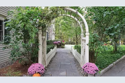 23 Charlotte Hill Dr, Bernardsville, NJ 07924 - Photo 3