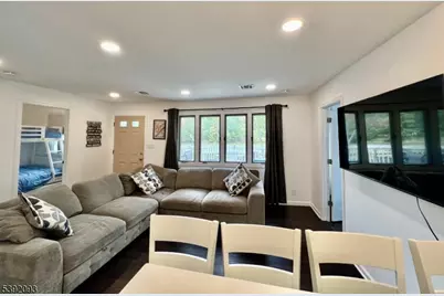 2 Hilltop Rd, Hopatcong, NJ 07821 - Photo 9