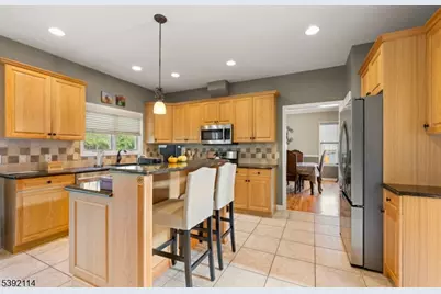 107 Hamilton Trl, Totowa, NJ 07512 - Photo 11