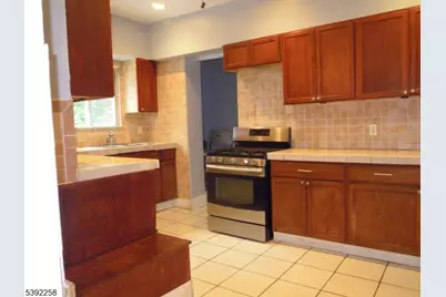 56 Pine Grove Ter #UPR, Newark, NJ 07106 - Photo 5