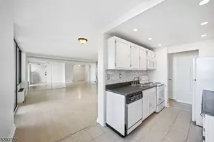 300 Winston Dr, Cliffside Park, NJ 07010 - Photo 5