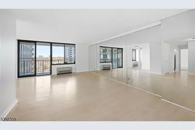 300 Winston Dr #807, Cliffside Park, NJ 07010 - Photo 3